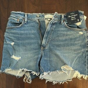 Abercrombie Curve Love High Rise Distressed 4” Mom Shorts